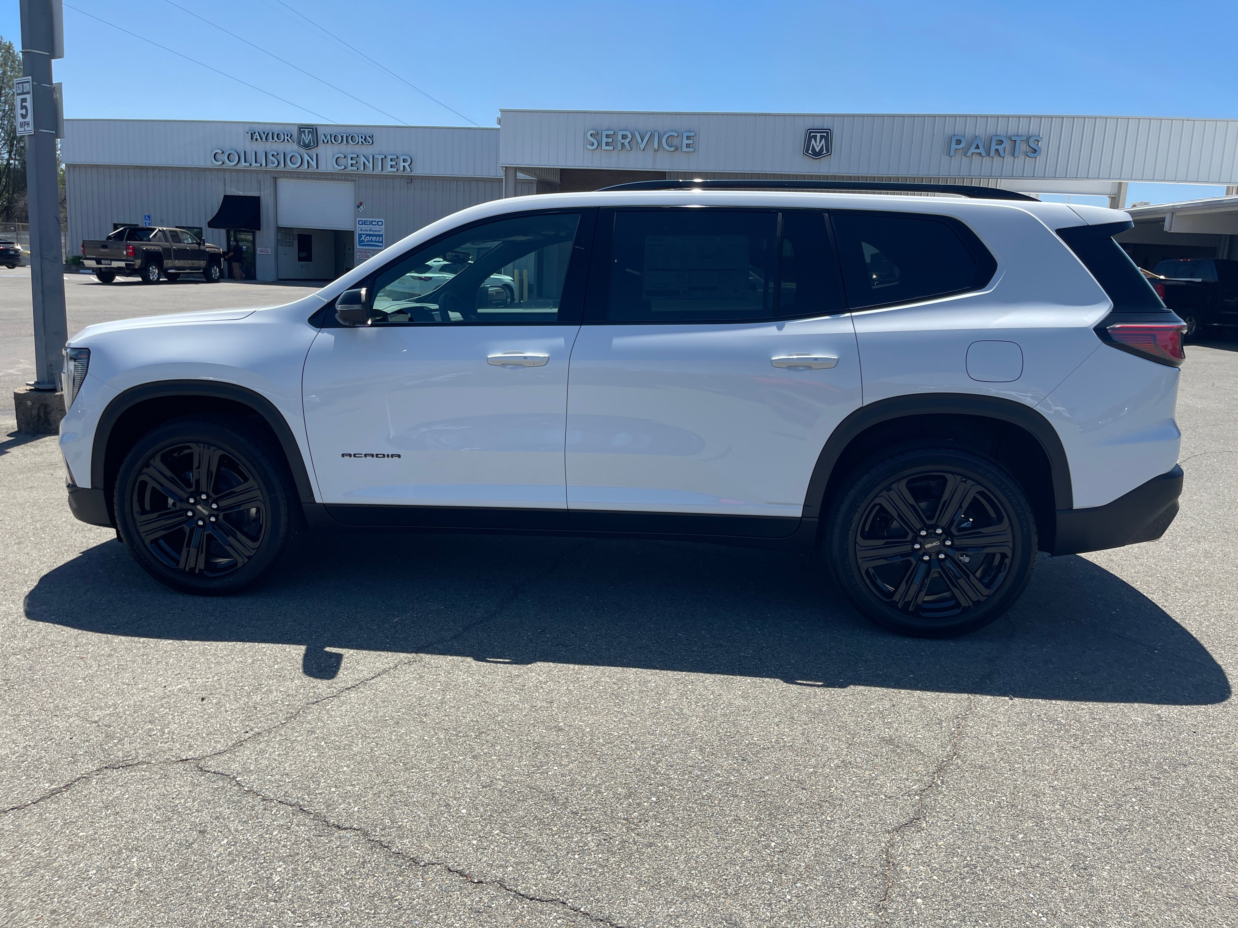 2026 GMC Acadia Elevation