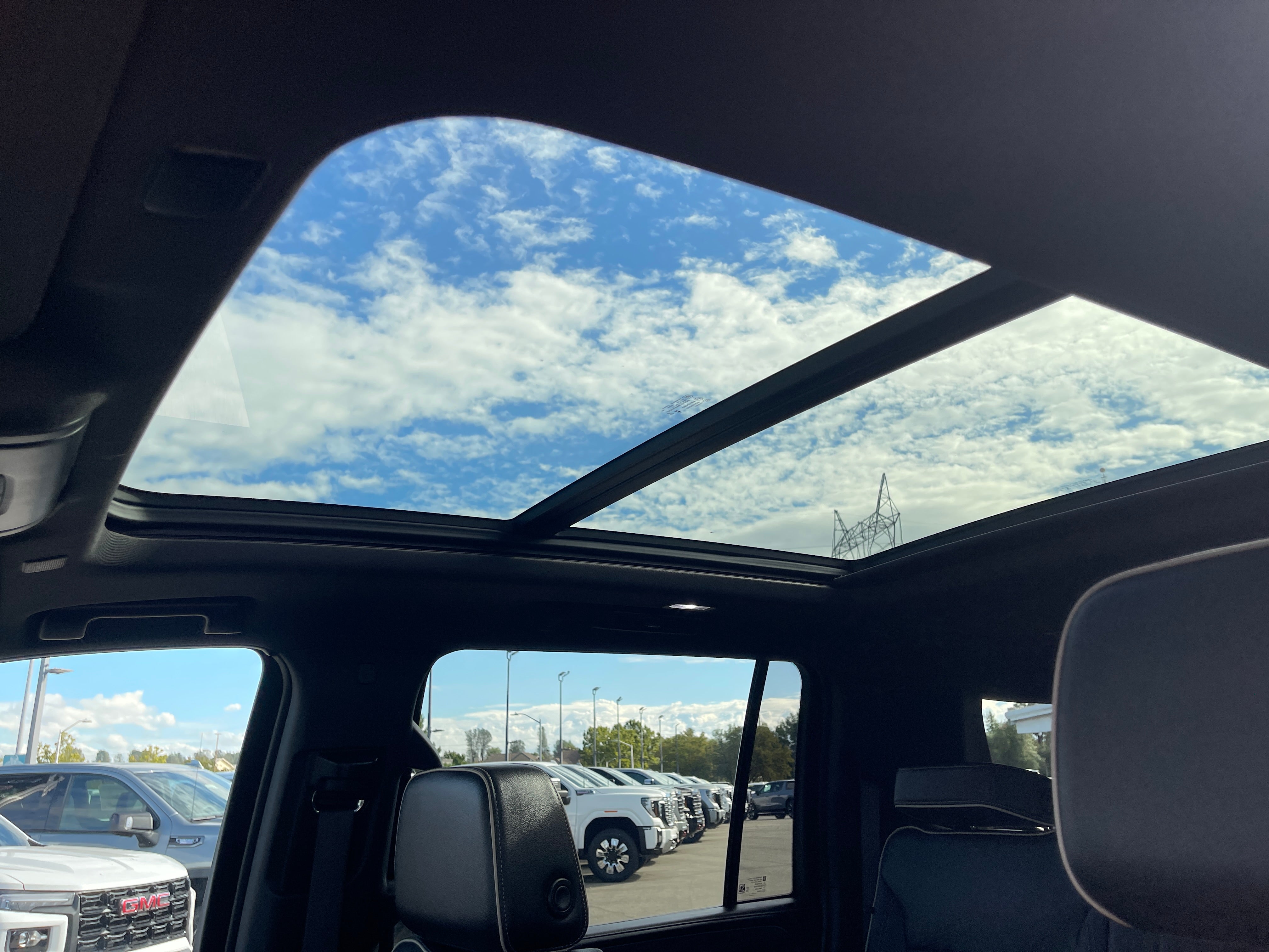 2023 GMC Yukon XL SLT