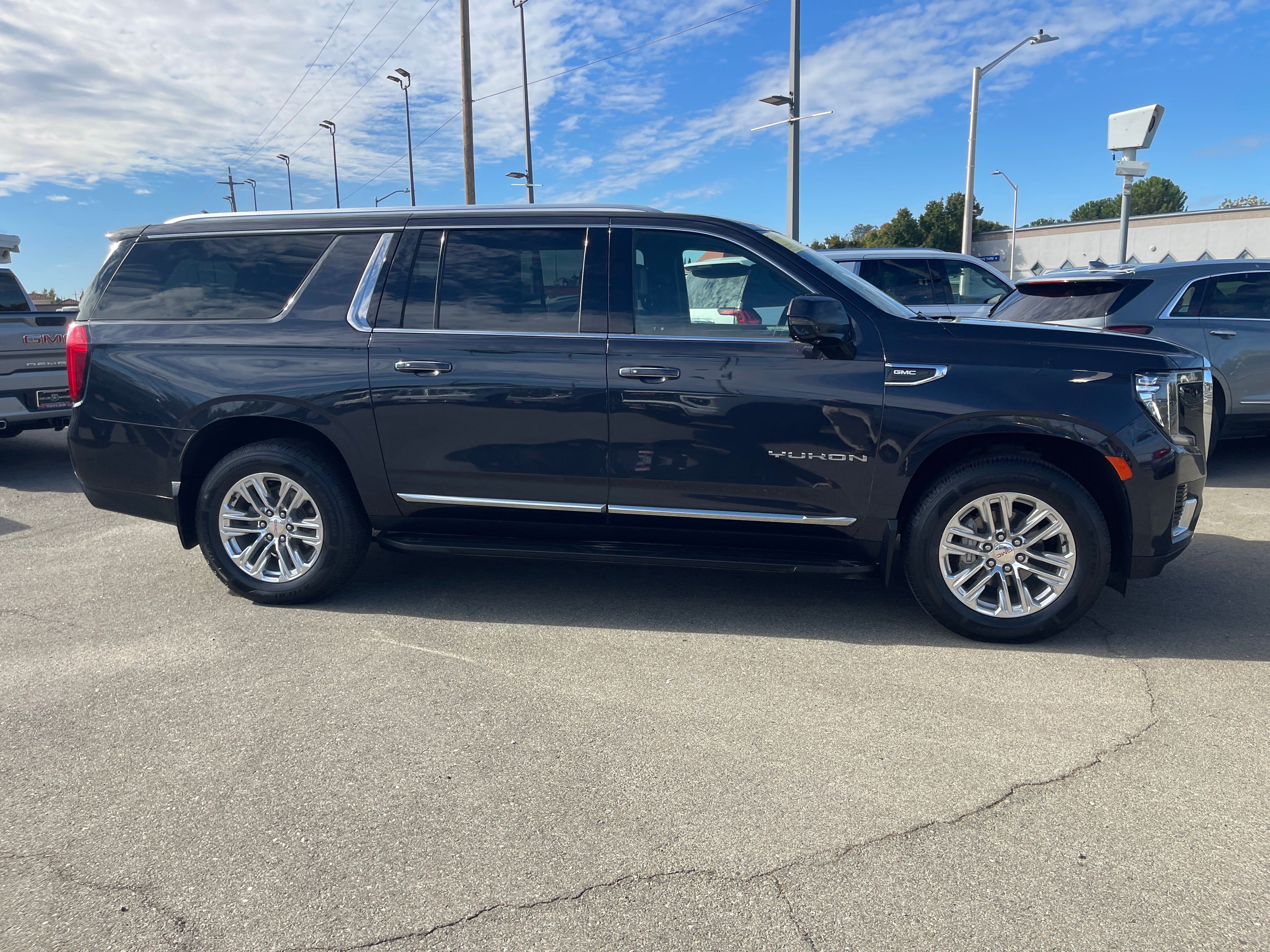 2023 GMC Yukon XL SLT