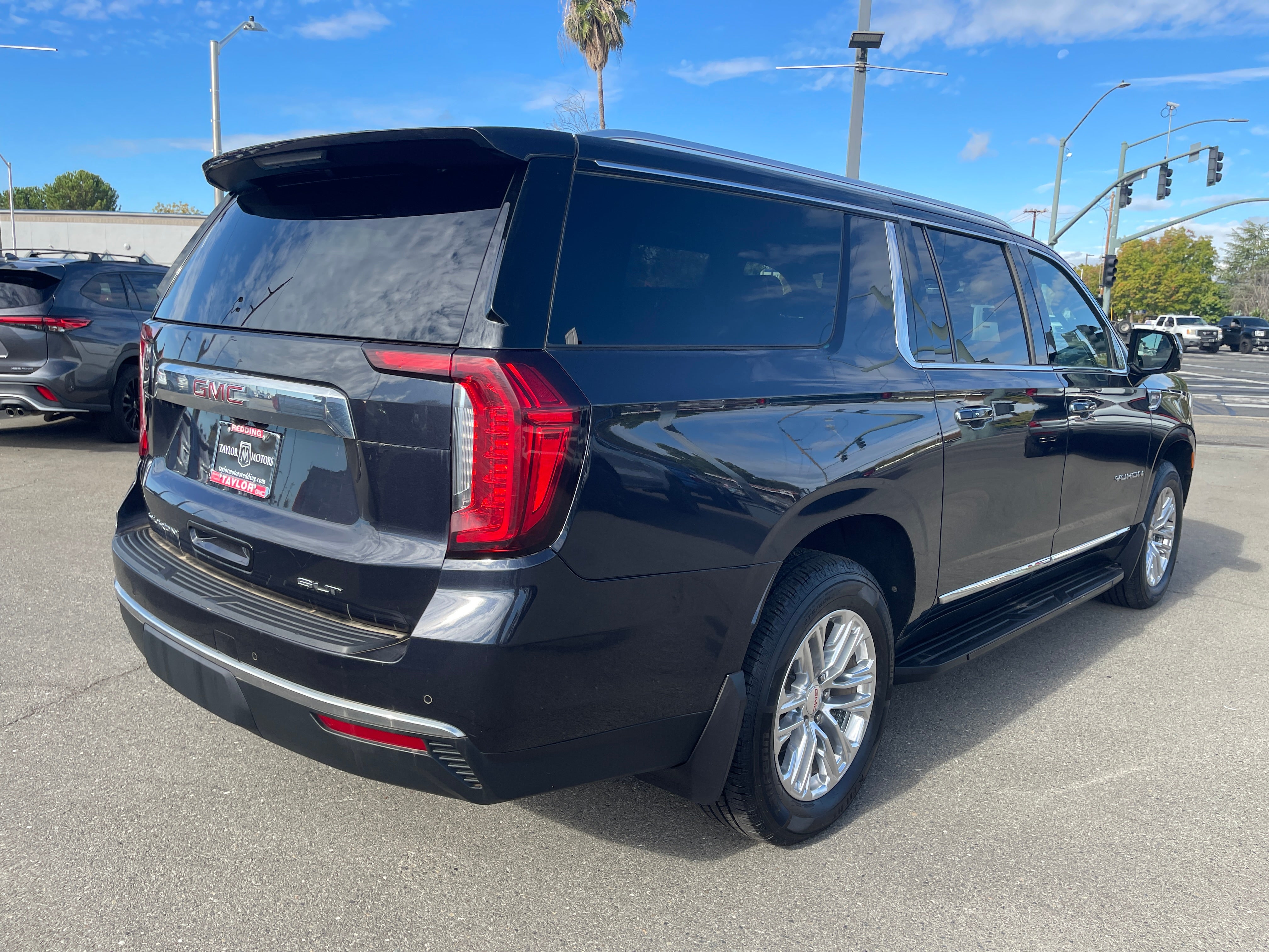 2023 GMC Yukon XL SLT