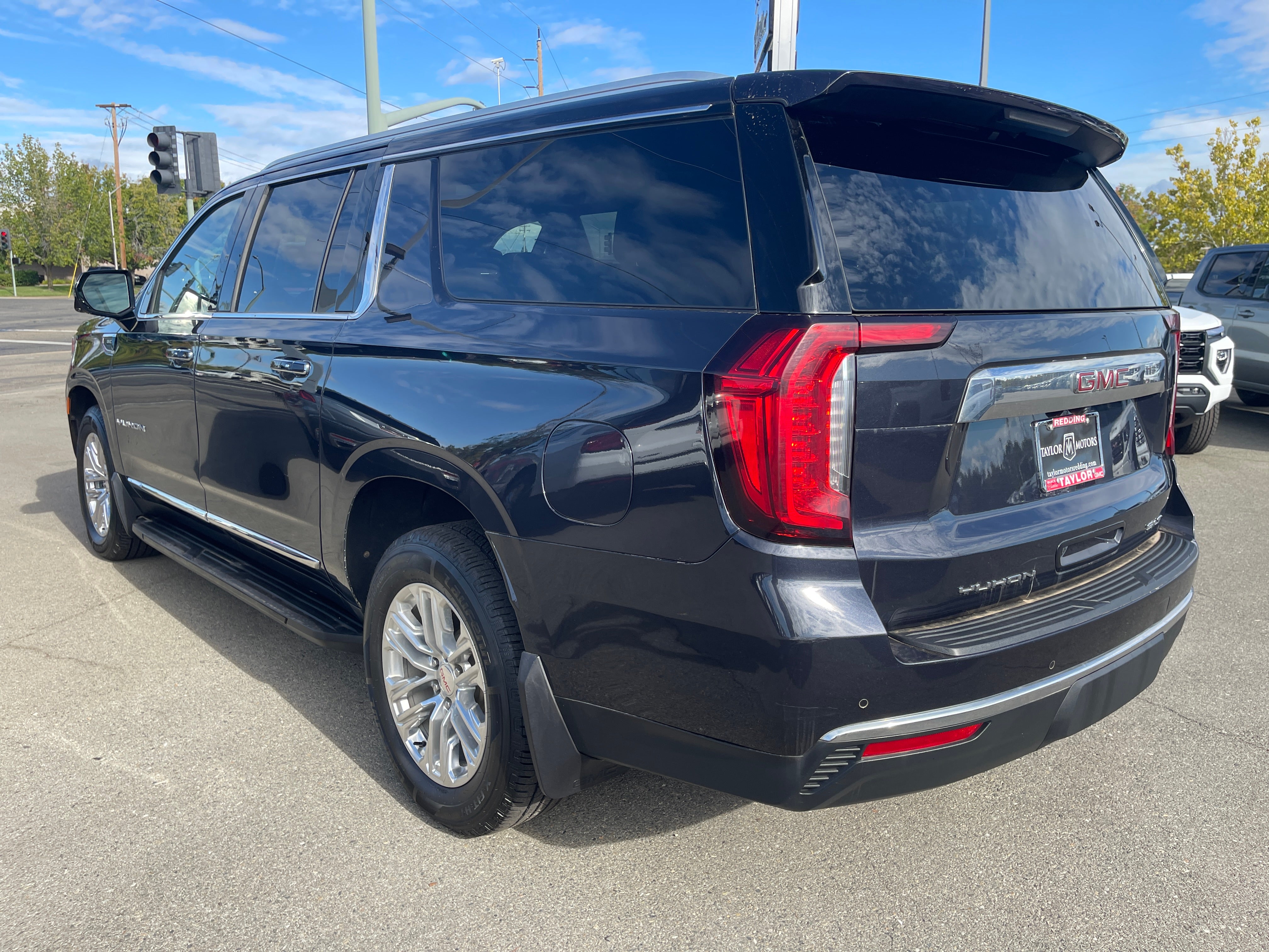 2023 GMC Yukon XL SLT
