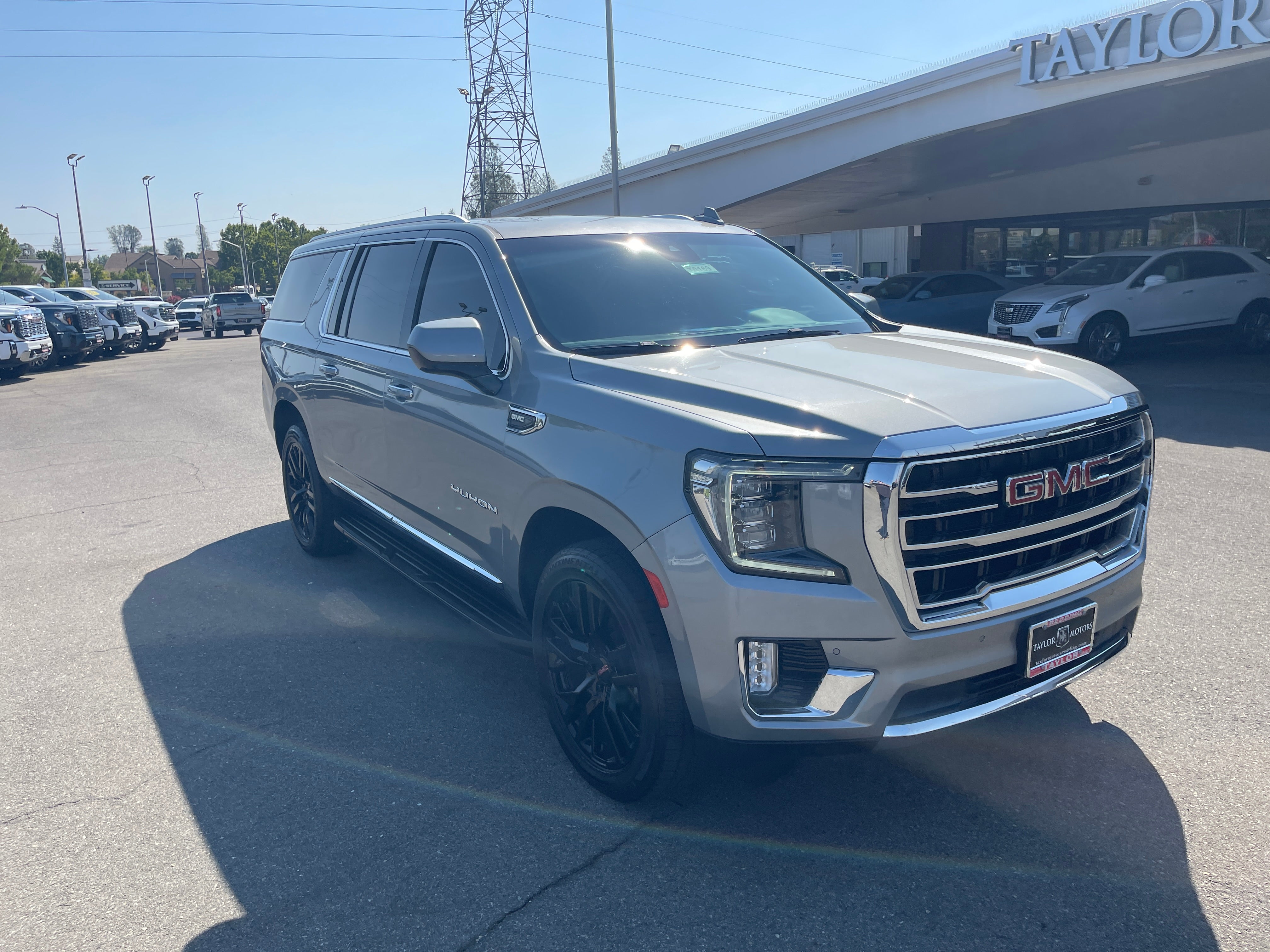 2023 GMC Yukon XL SLT