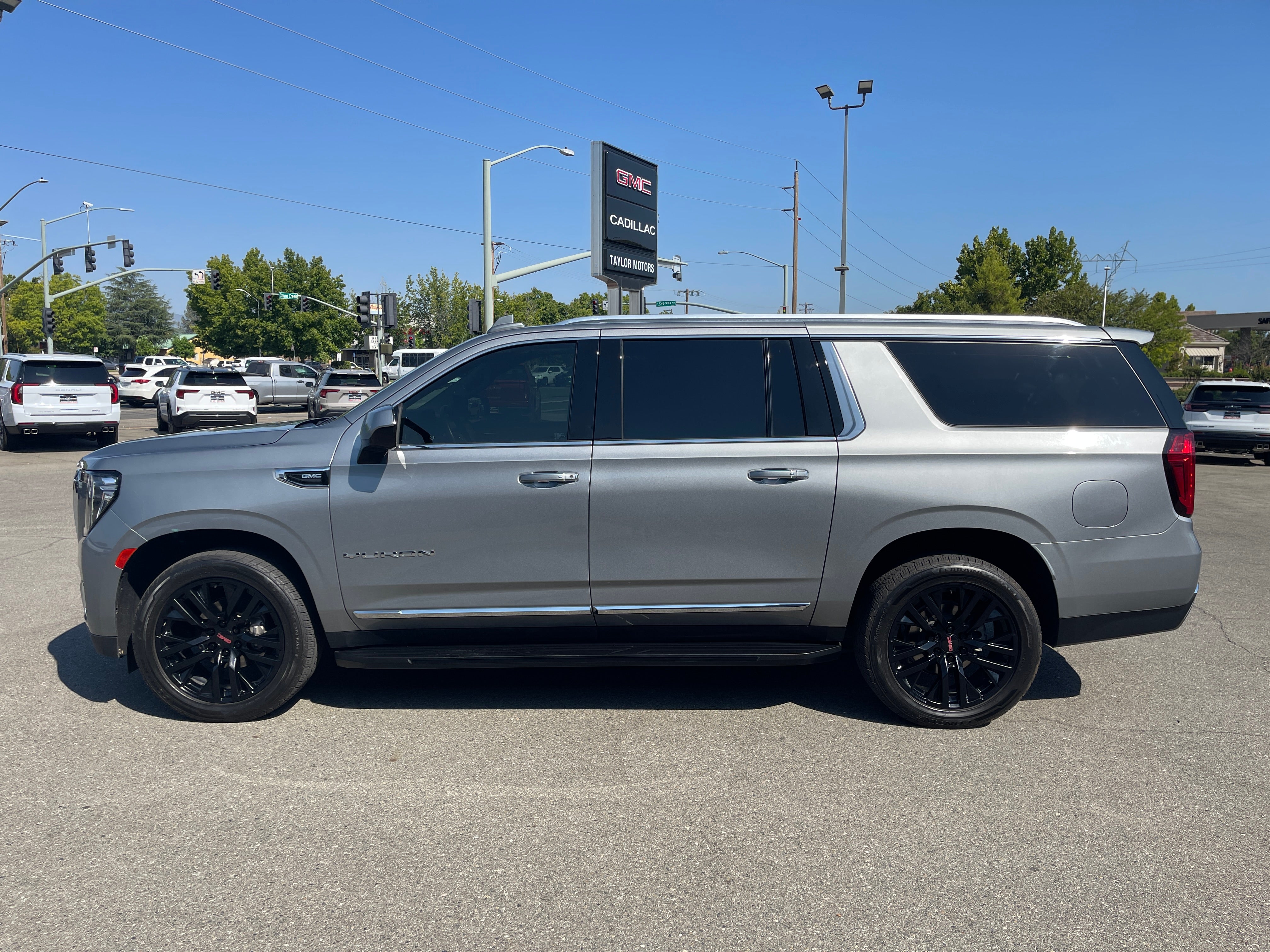 2023 GMC Yukon XL SLT
