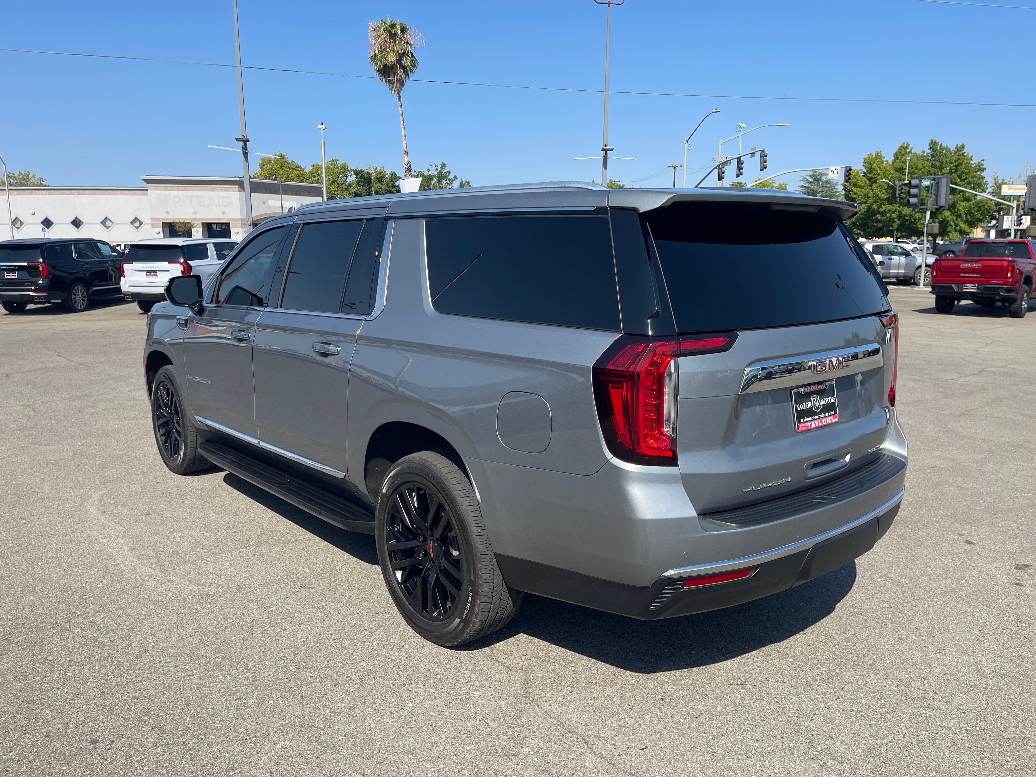 2023 GMC Yukon XL SLT