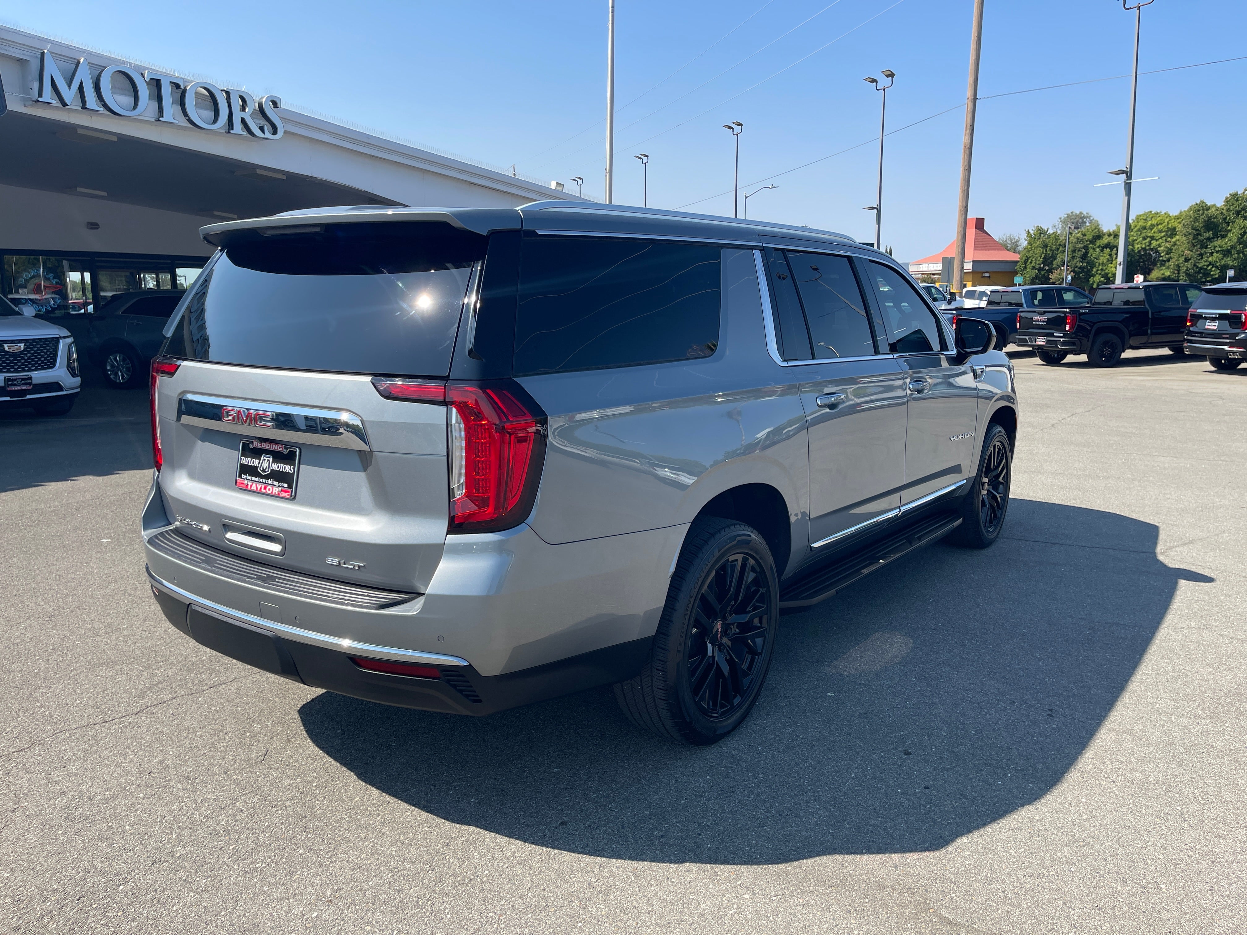 2023 GMC Yukon XL SLT