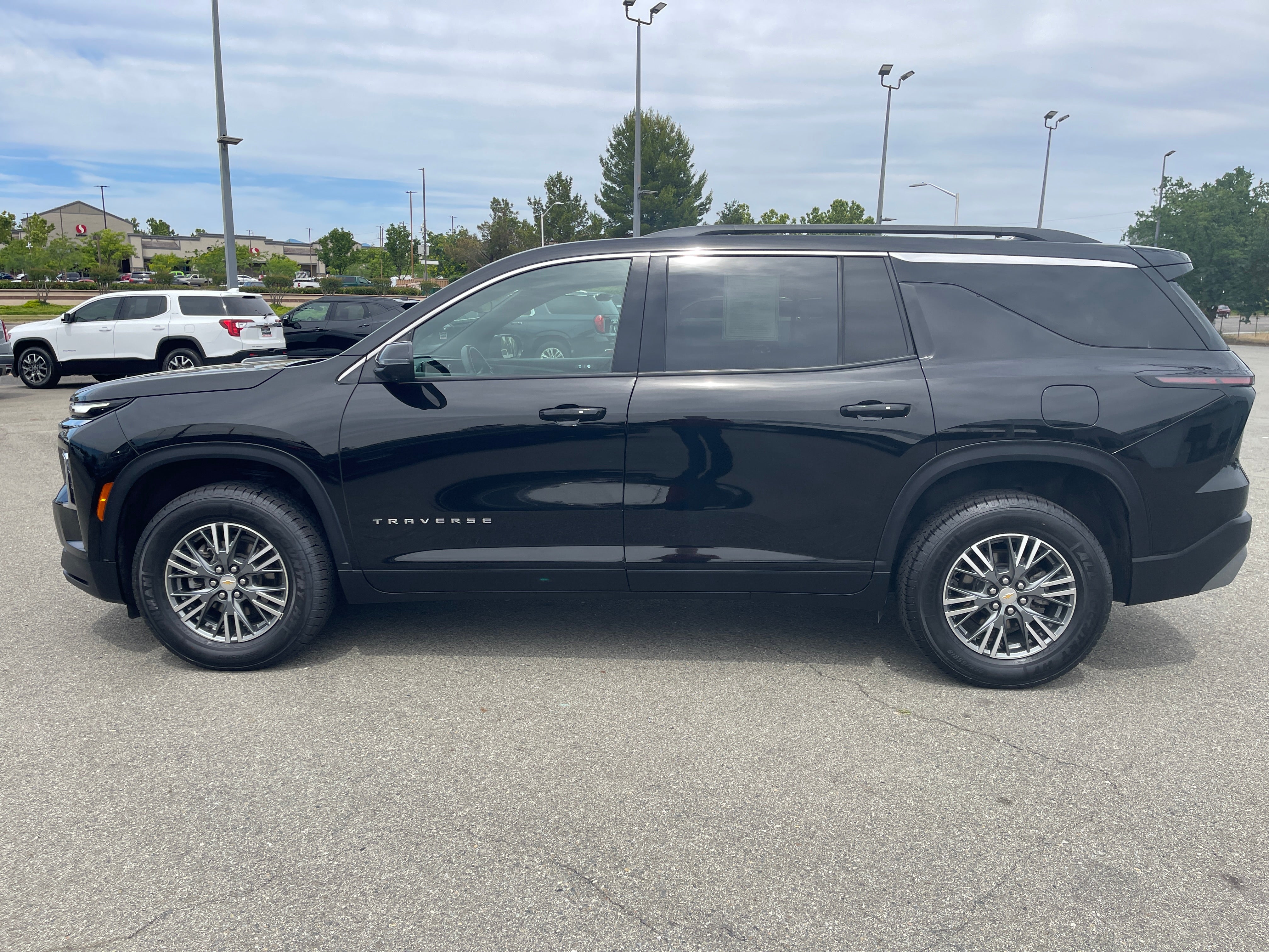 2024 Chevrolet Traverse LT