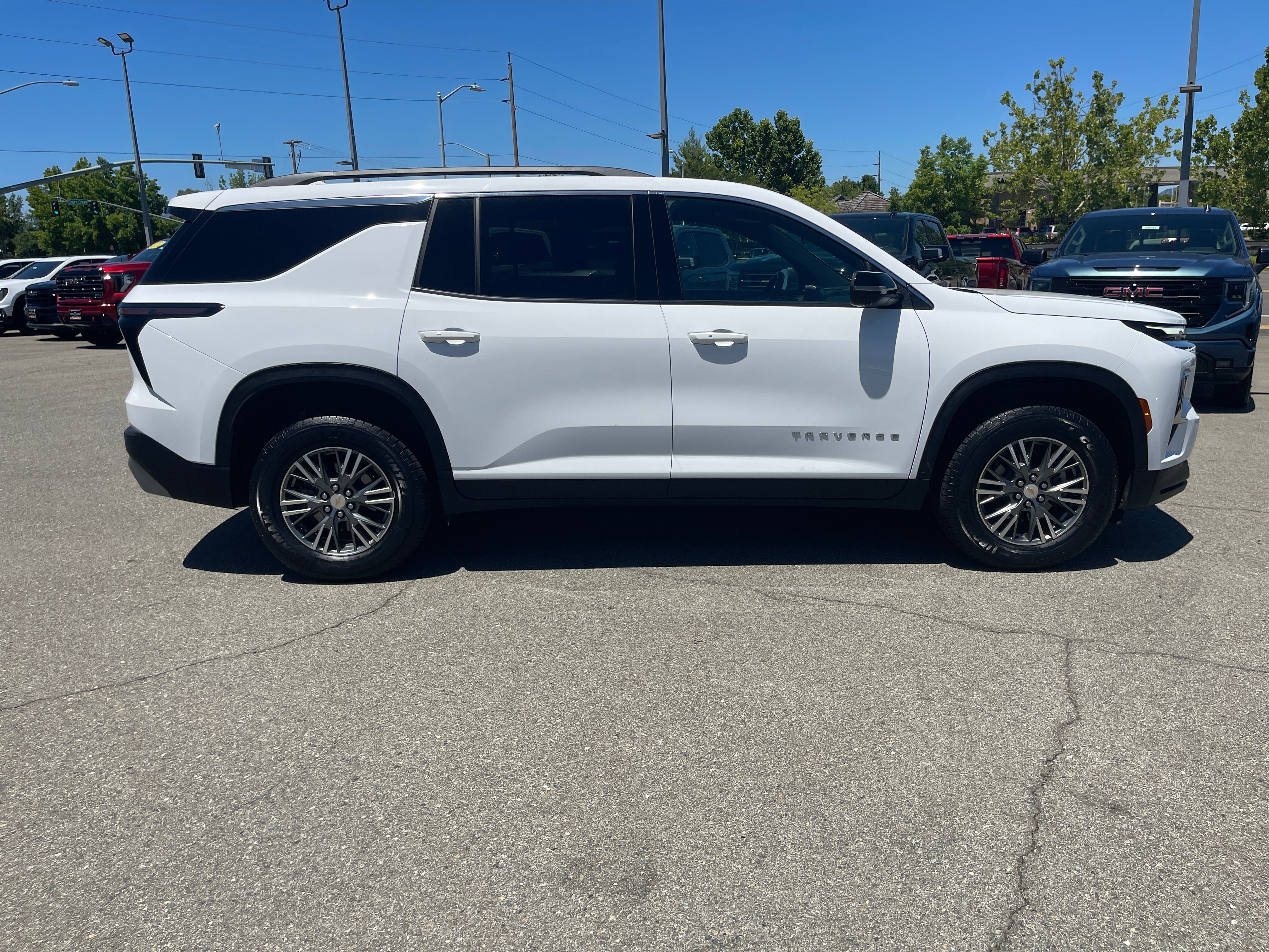 2024 Chevrolet Traverse LT