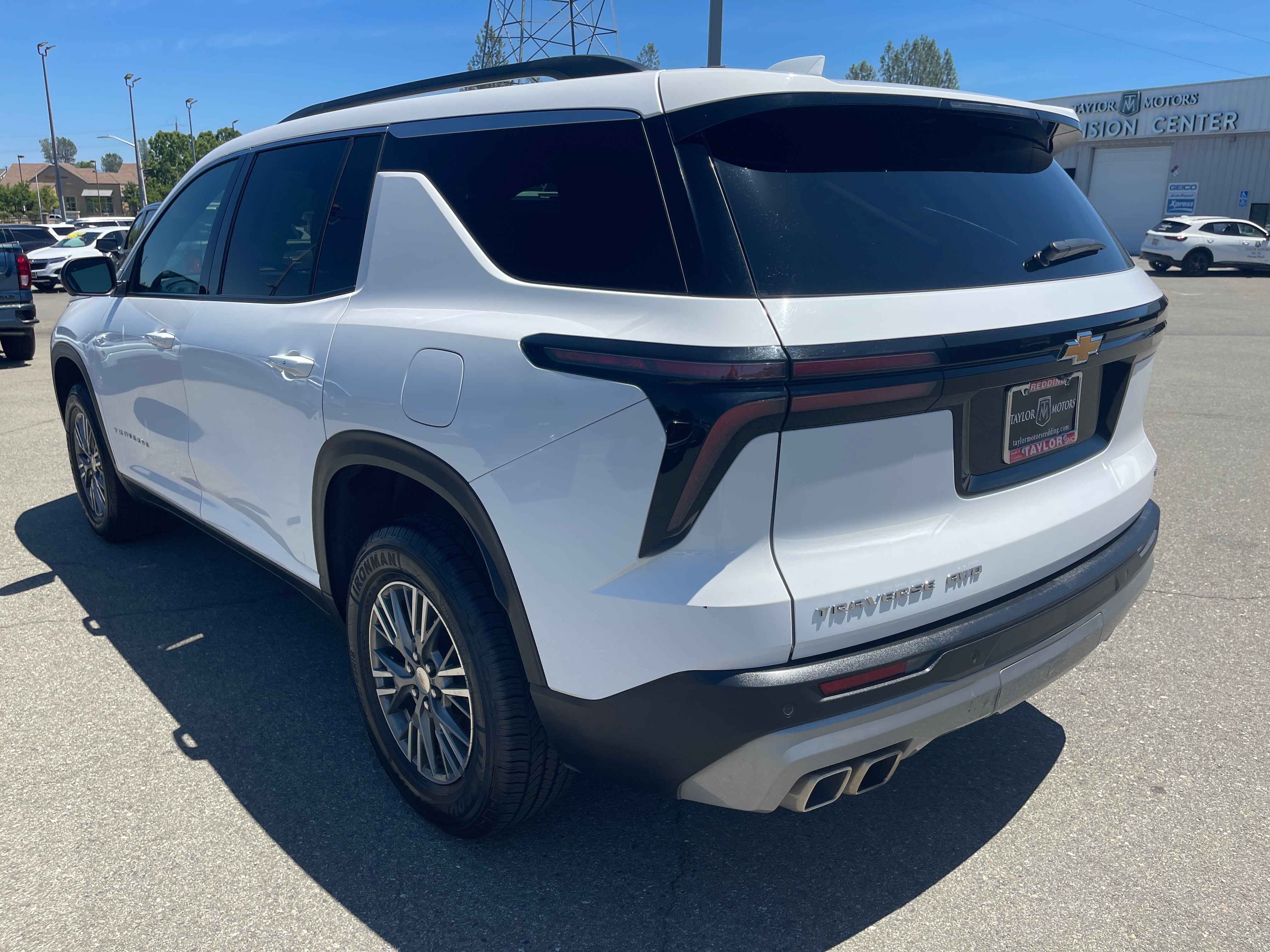 2024 Chevrolet Traverse LT