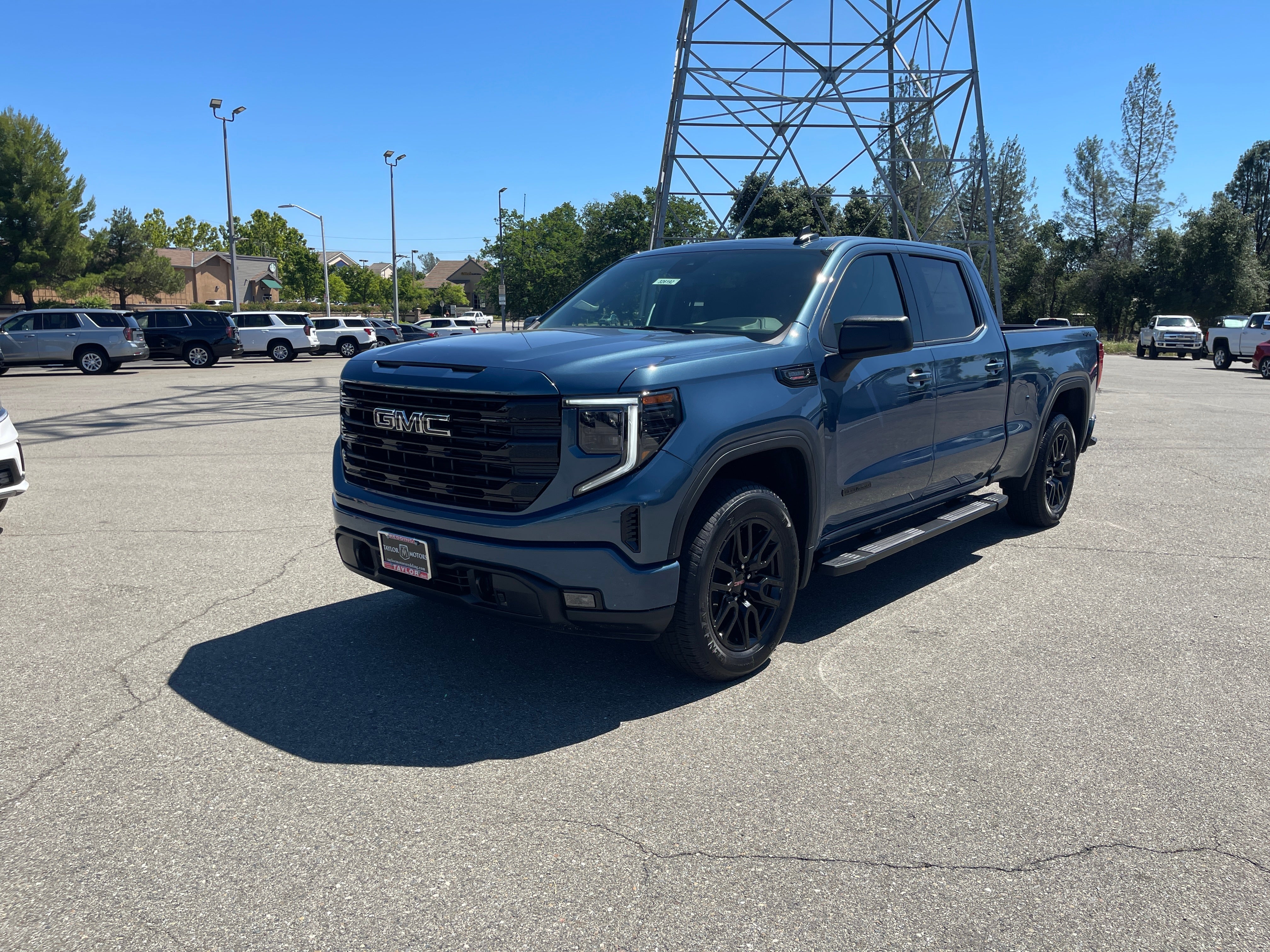 2026 GMC Sierra 4WD Crew Cab Short Box Elevation's photo