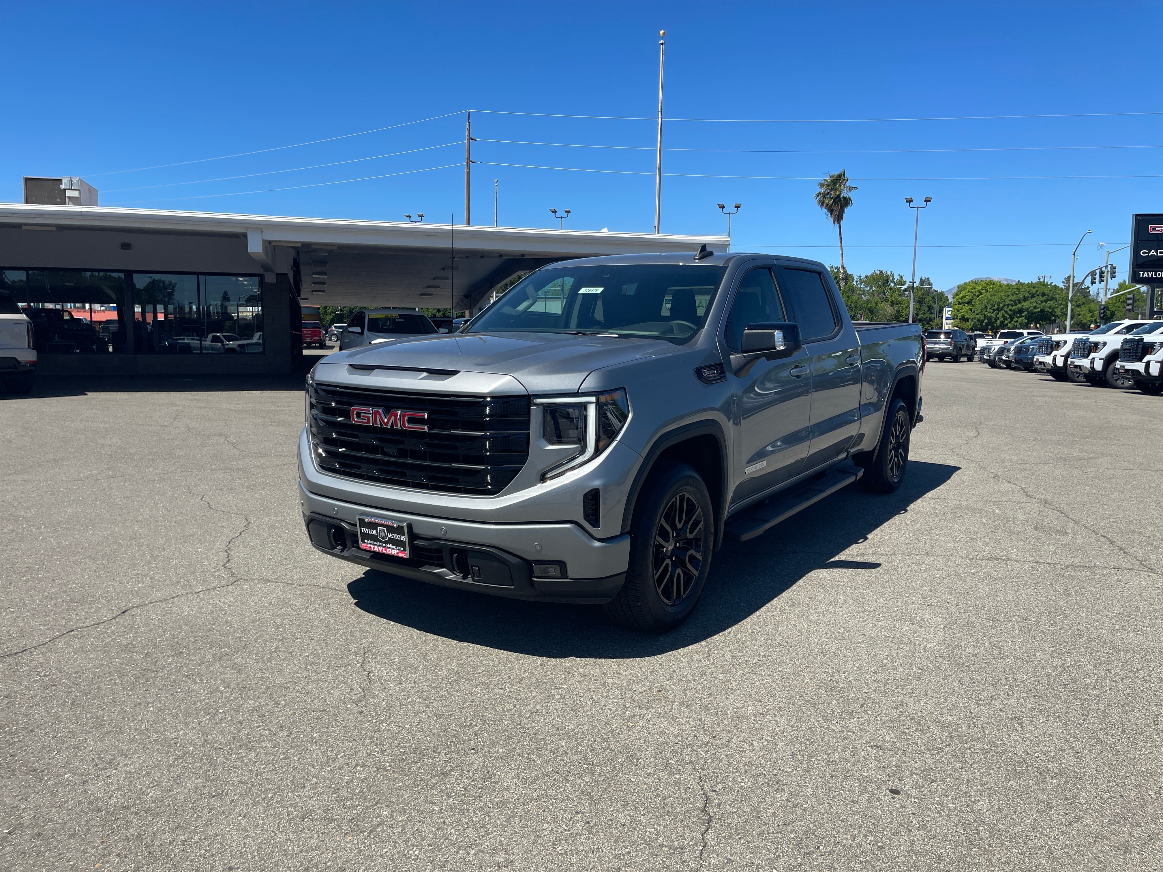 2026 GMC Sierra 4WD Crew Cab Short Box Elevation's photo