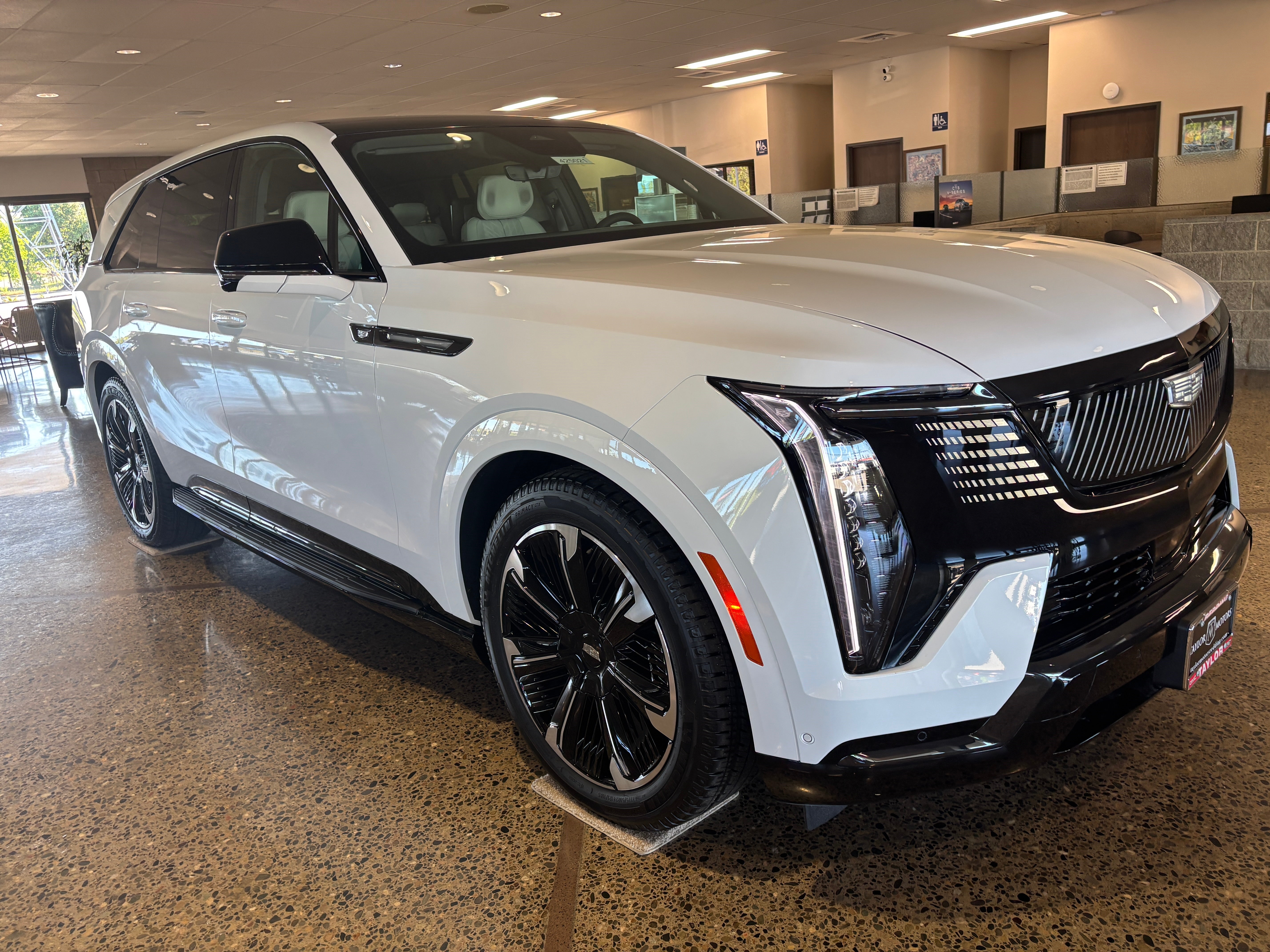 2025 Cadillac ESCALADE IQ Sport 1