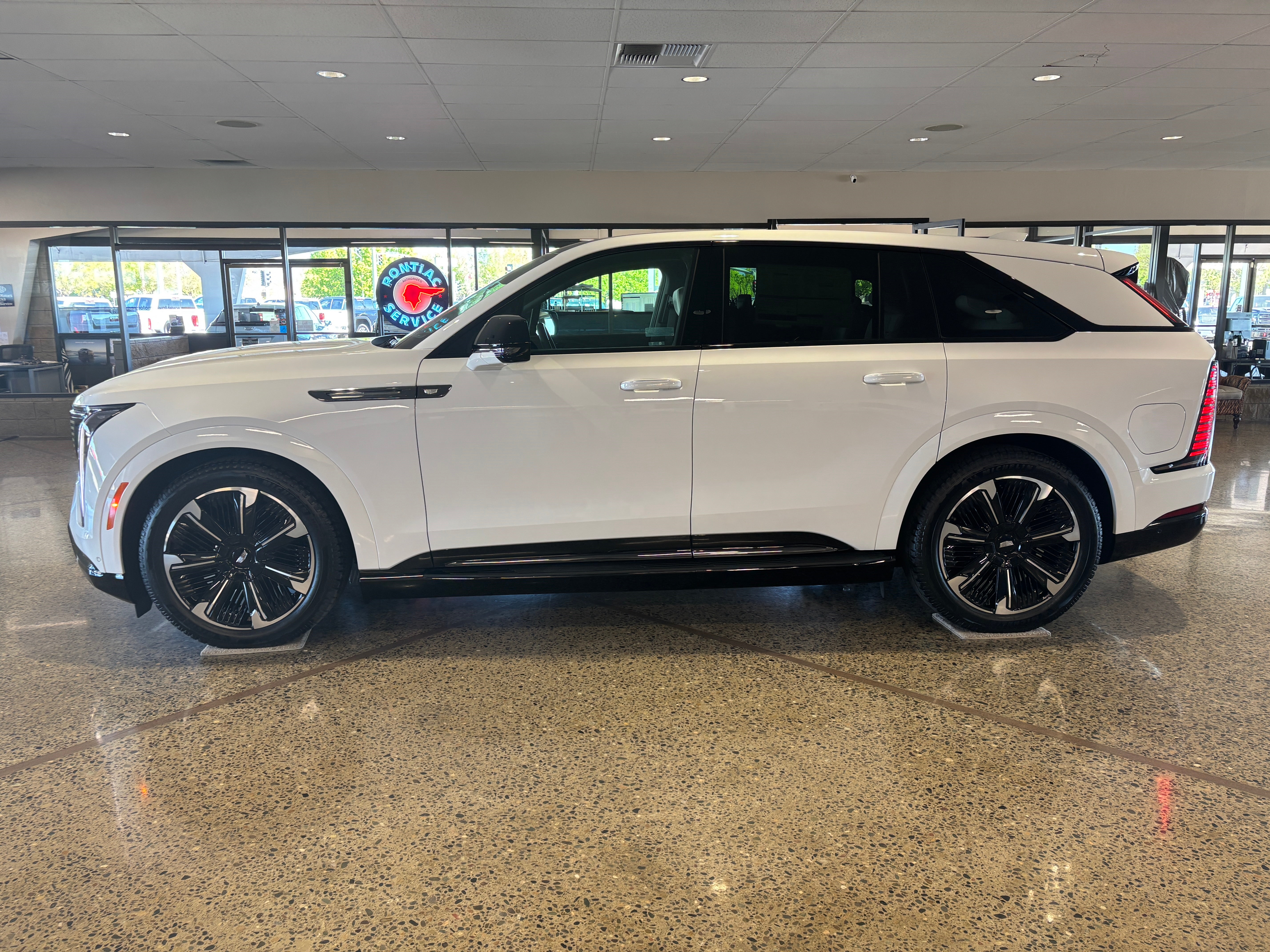 2025 Cadillac ESCALADE IQ Sport 1