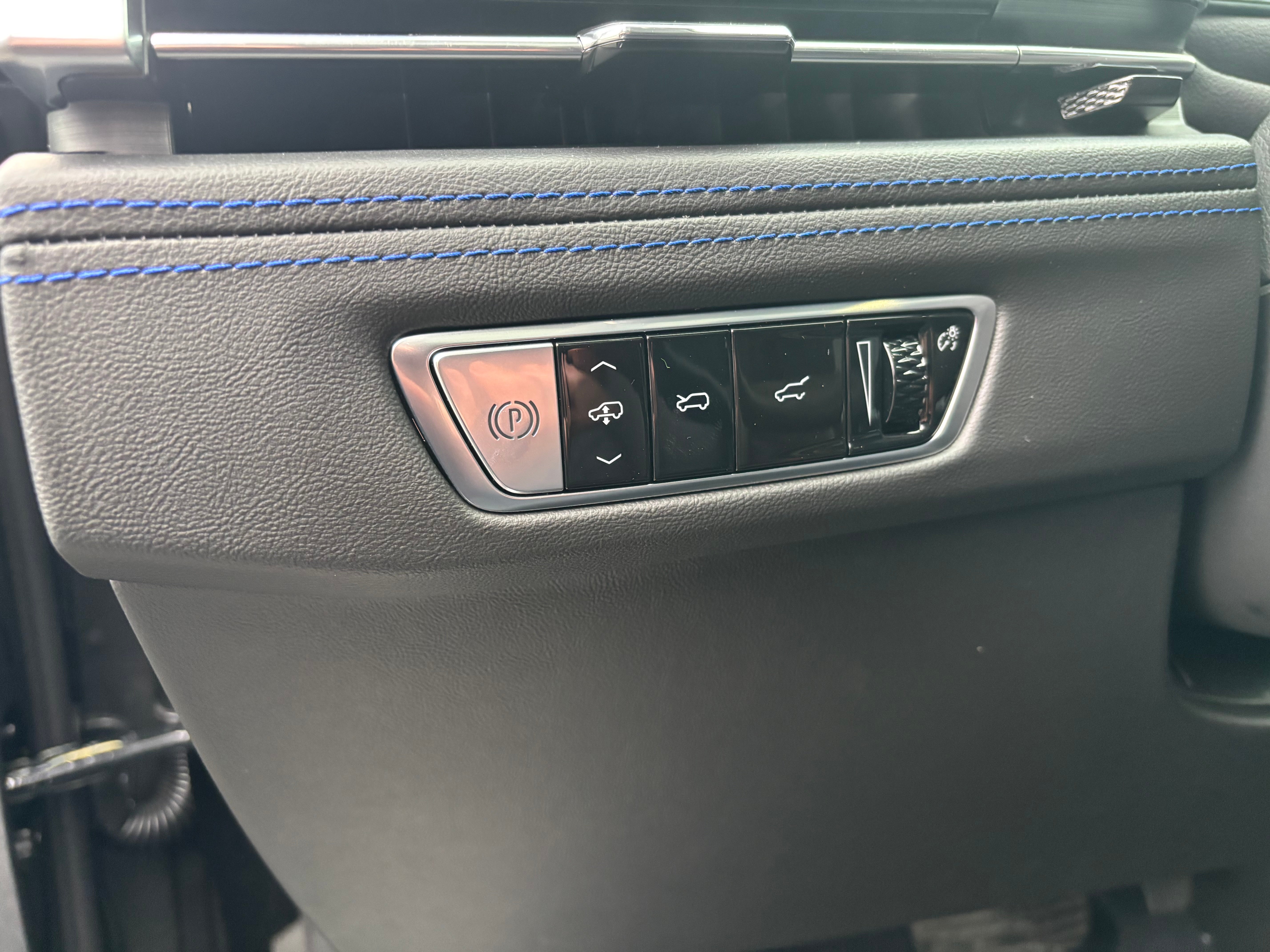 2025 Cadillac ESCALADE IQ Sport 1