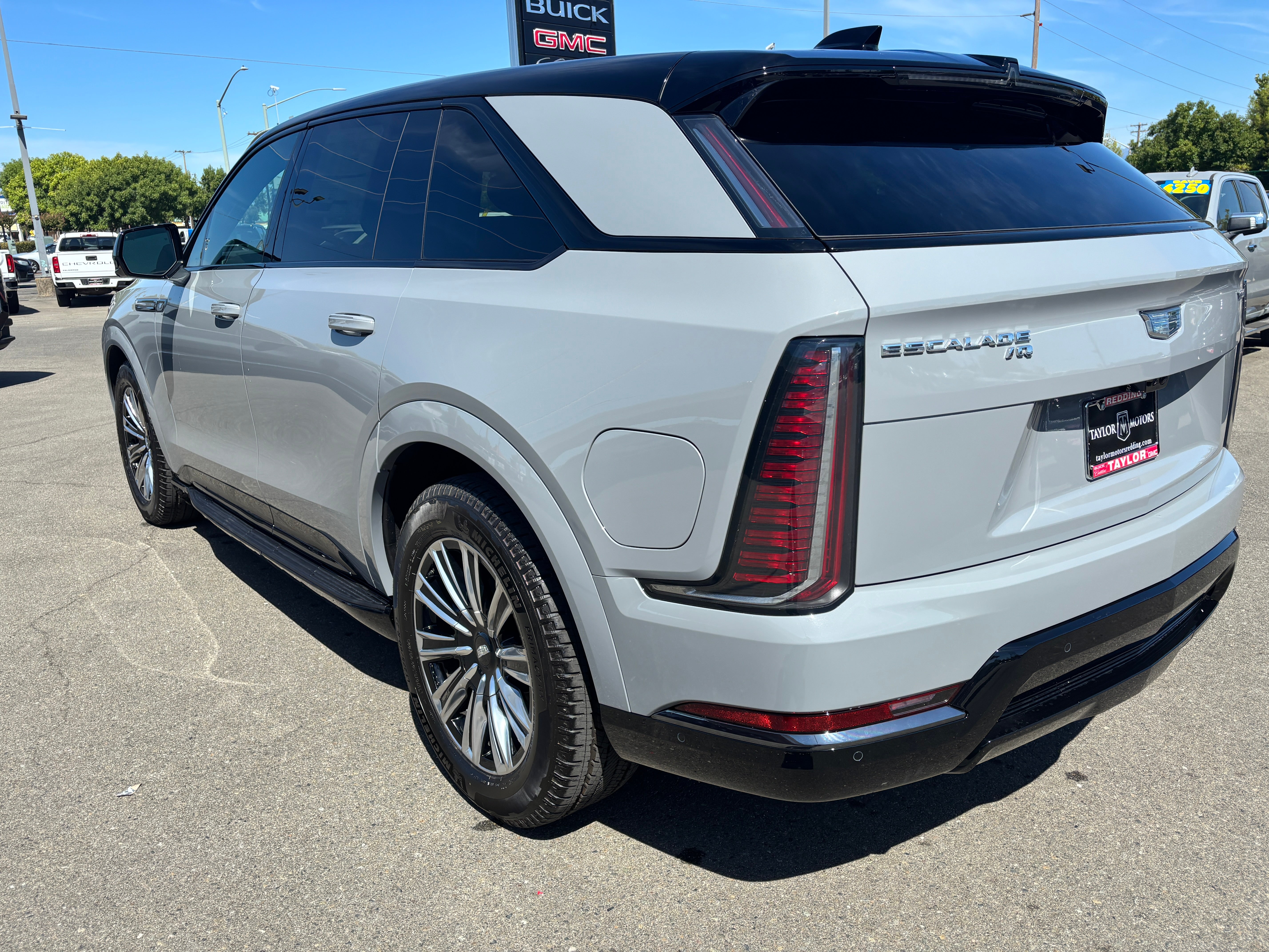 2026 Cadillac ESCALADE IQ Sport