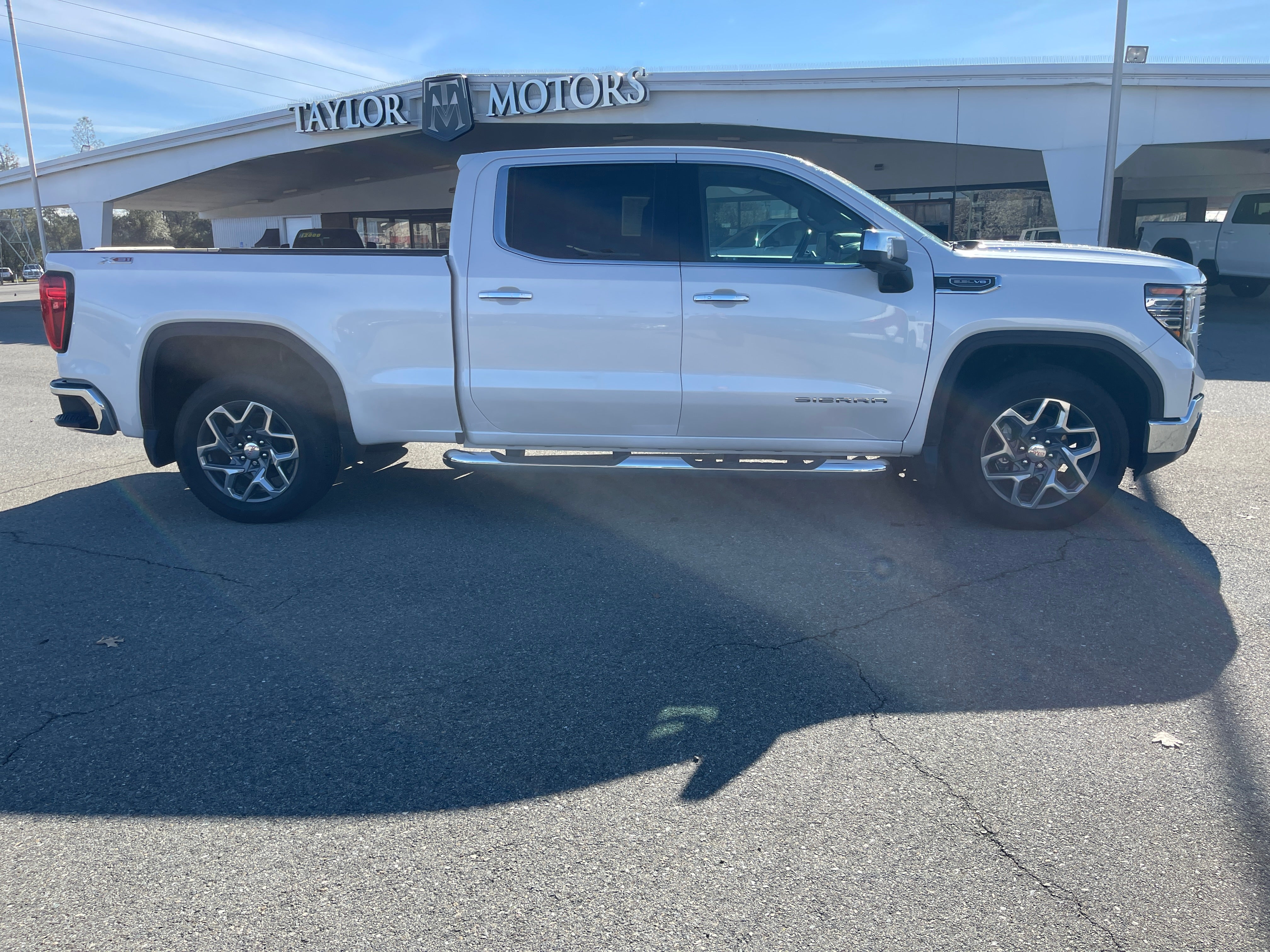 2023 GMC Sierra 1500 SLT